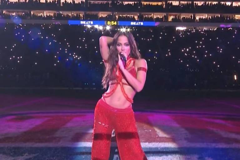 Anitta se apresenta no intervalo da NFL