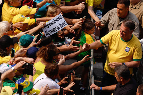 Bolsonaristas tomam parte da Paulista em protesto contra decisões de Moraes