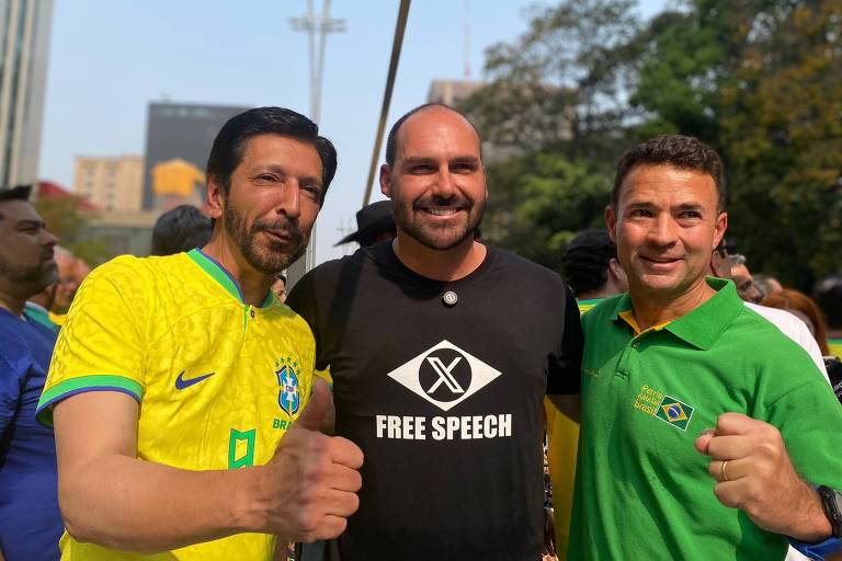 O prefeito de São Paulo, Ricardo Nunes, com Eduardo Bolsonaro durante manifestação bolsonarista do 7 de Setembro na avenida Paulista