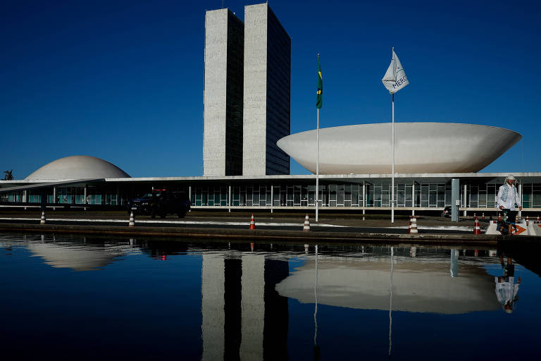 Deputados da esquerda conseguem adiar votação de PEC que proíbe aborto