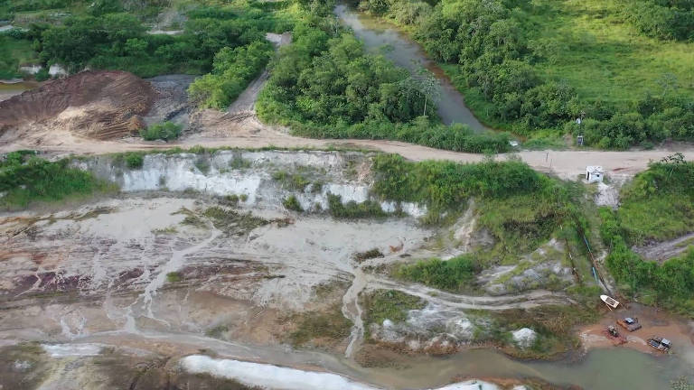 O terreno da mineradora PGV em São Vicente (SP)
