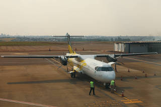 Avião da Voepass no aeroporto de Cascavel, no Paraná