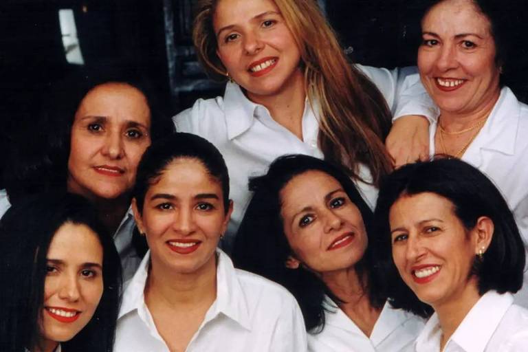 mulheres sorriem