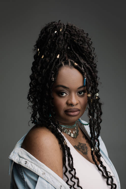 Tássia Reis funde ritmos em novo álbum 'Topo da Minha Cabeça'