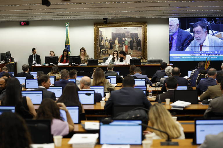 Sessão da CCJ (Comissão de Constituição e Justiça) da Câmara discute projeto da anistia ao 8 de janeiro