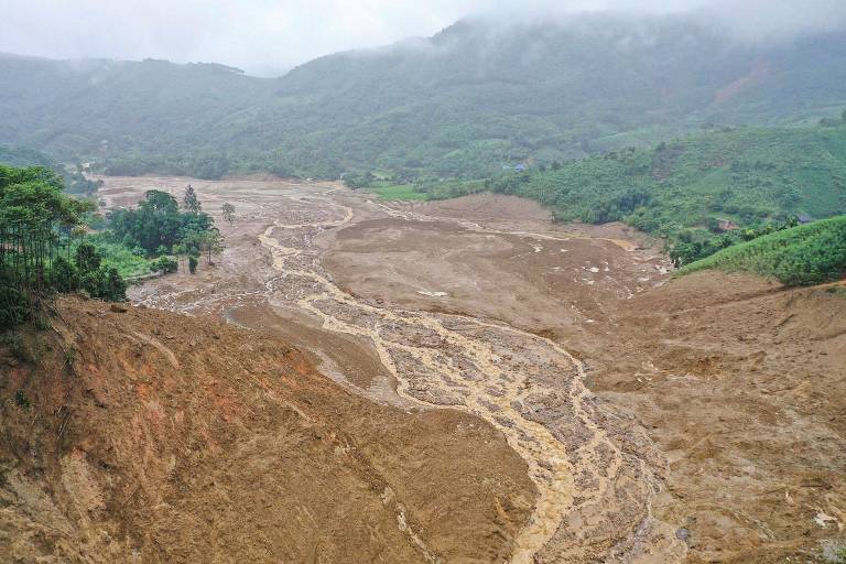 Tufão causa deslizamento de terra no Vietnã; veja fotos de hoje