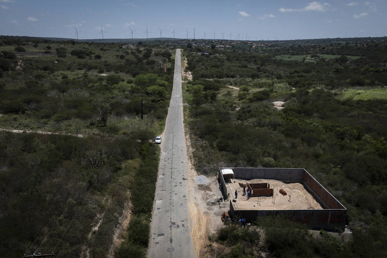 Obra de estação elevatória da Embasa (Empresa Baiana de Águas e Saneamento), no povoado de Caraíbas, em Campo Formoso