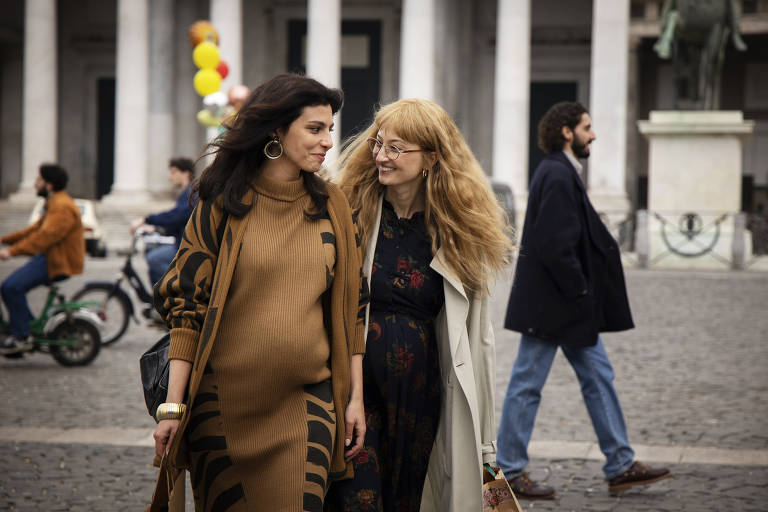 Cena da quarta temporada da série 'A Amiga Genial' com Irene Maiorino e Alba Rohrwacher