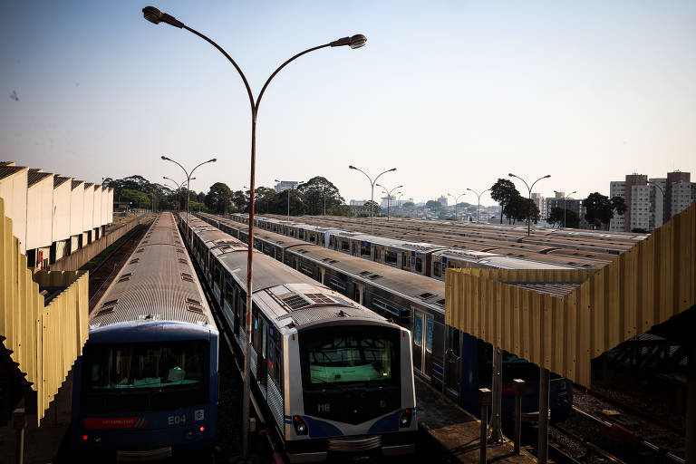 Trens estacionados no Pátio Jabaquara; Metrô de SP completa 50 anos de sua primeira viagem