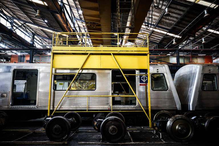 Oficina de reparos do Metrô de SP no Pátio Jabaquara, na zona sul da capital; modernizados, alguns trens contém peças das composições originais que rodaram em 1974