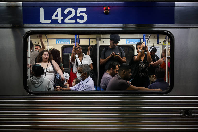 Trem da frota L na estação Vila Mariana do Metrô, na zona sul de SP; uma das mais novas da companhia, a frota L começou a operar em 2011