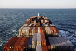 *Especial Navegacao de Cabotagem*: Vista de parte dos 1331 carregamento de conteiners do  navio Fernao Magalhaes (da cia Alianca)   durante viagem do Ceara a Pernambuco