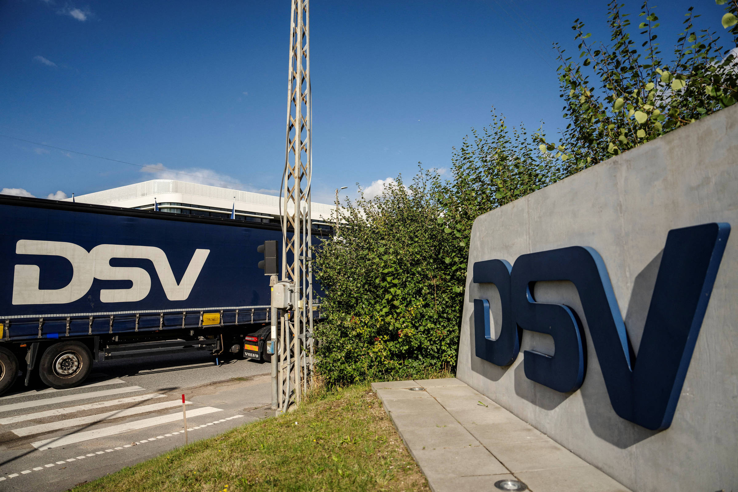 DSV Compra Schenker por US$ 15,9 Bi: Gigante Logística em 2024!