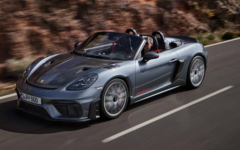 Porsche 718 Spyder RS de frente, em movimento