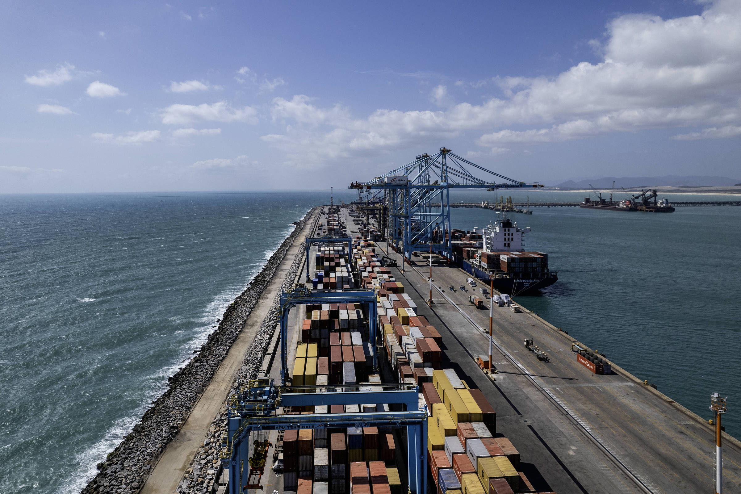 Com cadeia de empregos sob risco, Ceará busca alternativas contra tarifaço de Trump