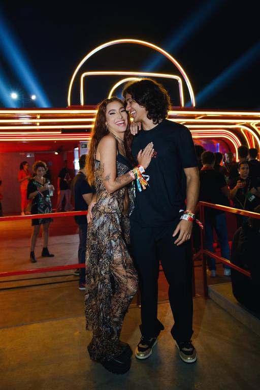 Vanessa Lopes e Lucas Mamede no estande do Globoplay no terceiro dia do Rock in Rio