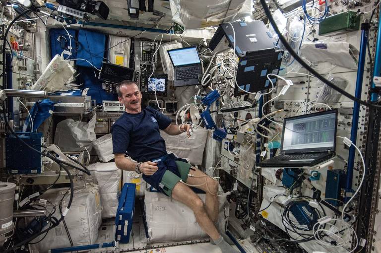 Astronautas revelam como é a vida em estação espacial - e como lidam com 'cheiro de espaço'