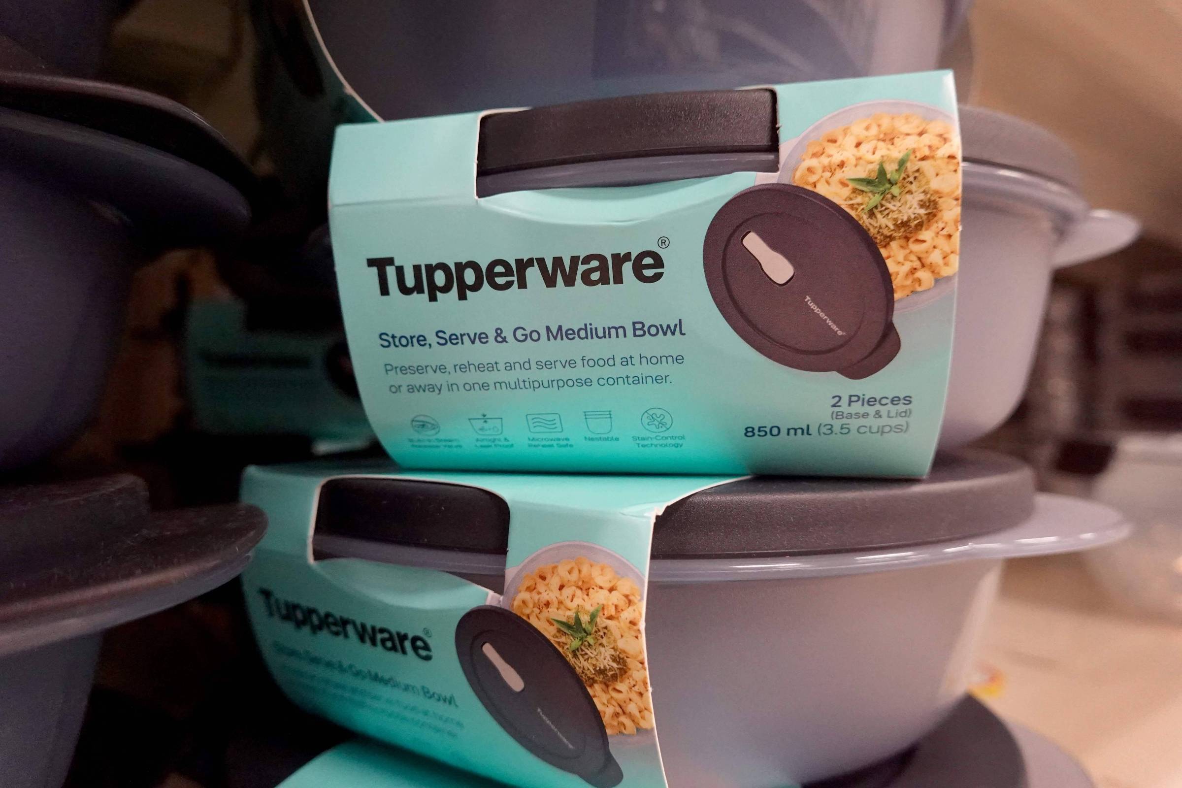 Tupperware: Vendedores Otimistas Apesar de Risco de Falência em 2024