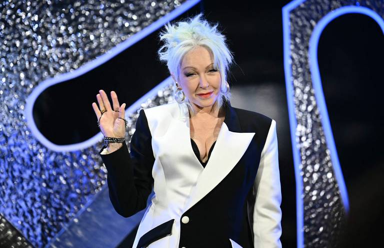 Fotos de Cyndi Lauper no VMA, em setembro de 2024