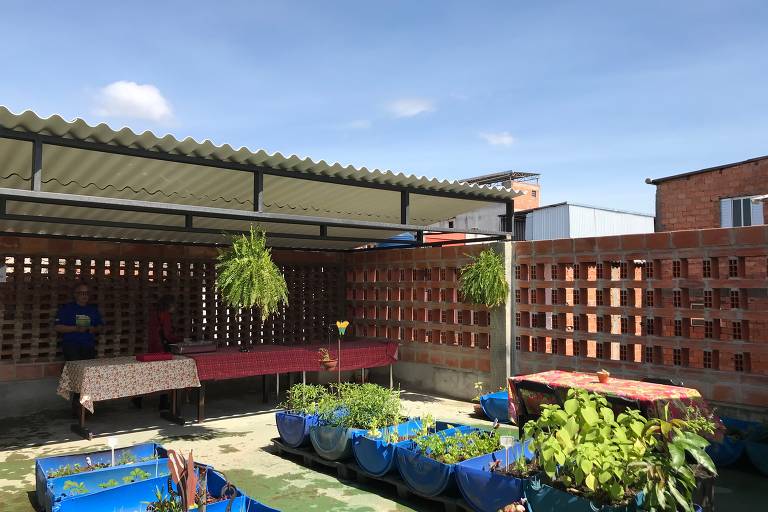 O protótipo foi associado a uma horta urbana e a um restaurante-escola criados pela Associação das Mulheres de Paraisópolis