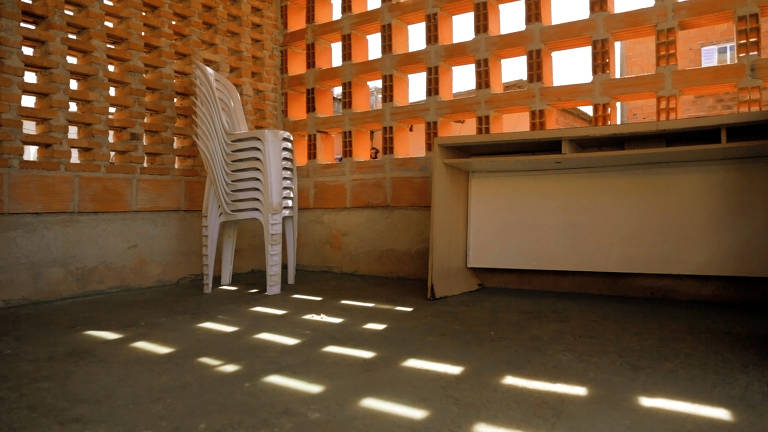 Protótipo com blocos e tijolos assentados de forma vazada permite maior ventilação e o sombreamento de espaços internos