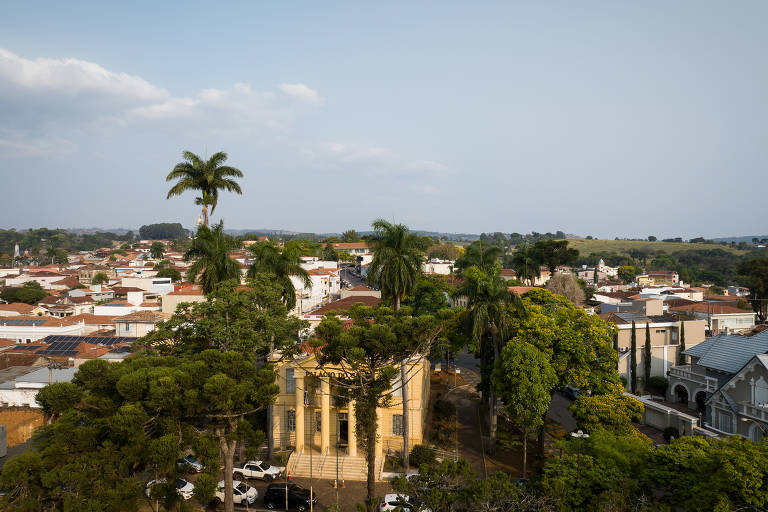 Vista aérea do centro histórico de Espírito Santo do Pinhal. A cidade foi afetada por incêndios em regiões de vinícolas