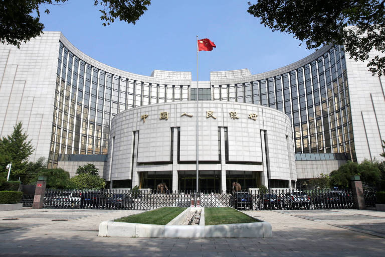 China reduz taxas de juros para estimular a economia em meio à guerra comercial