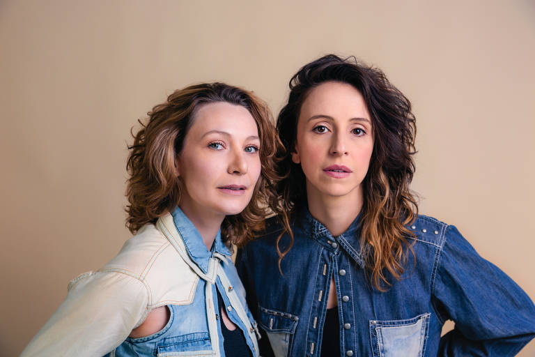 Rita Batata e Mariana Leme em cena do espetáculo 'Eu Sou Thelma e Ela Minha Louise'