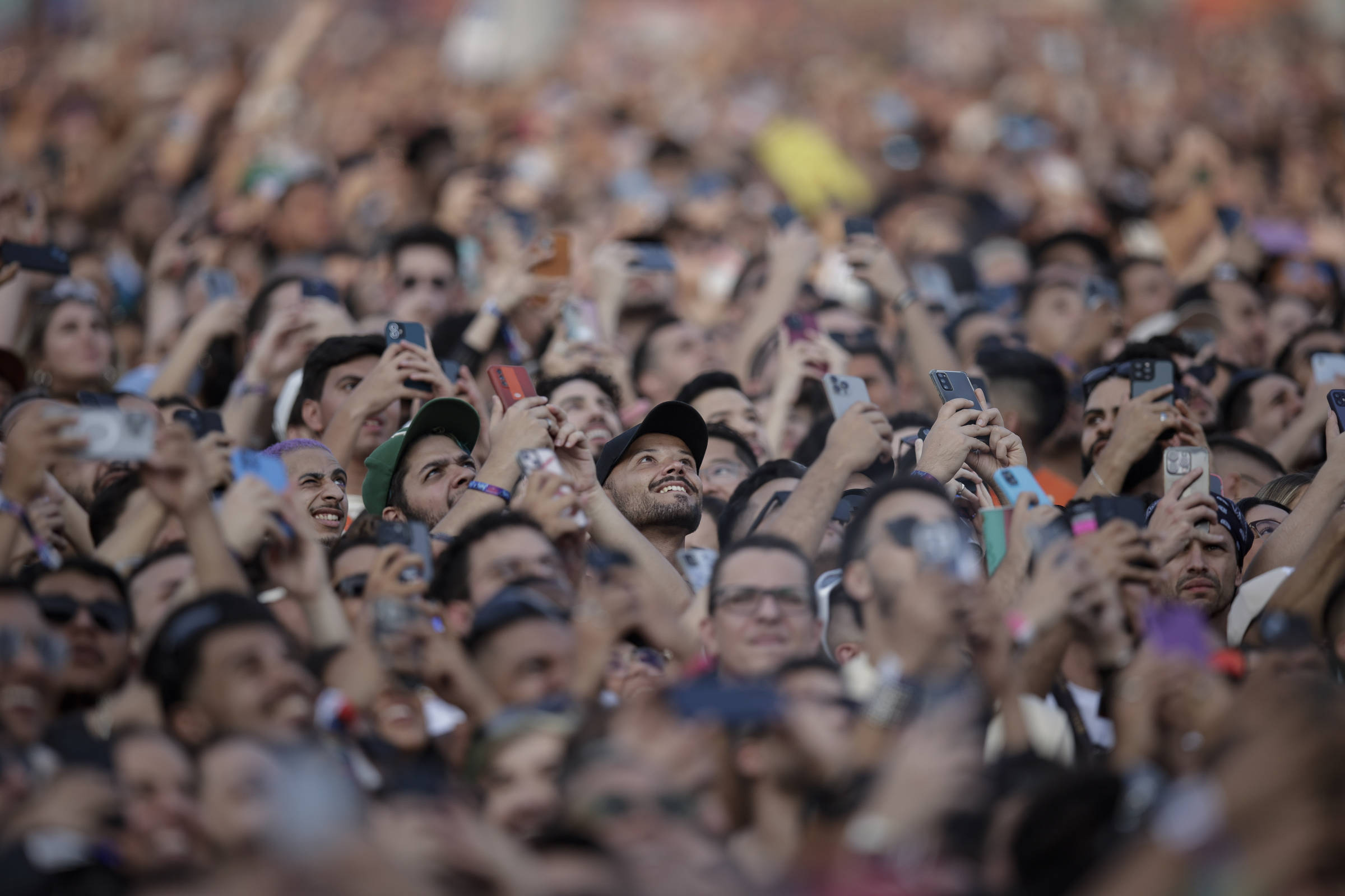 Jovens do trap lotam Espaço Favela do Rock in Rio para ver funk paulistano