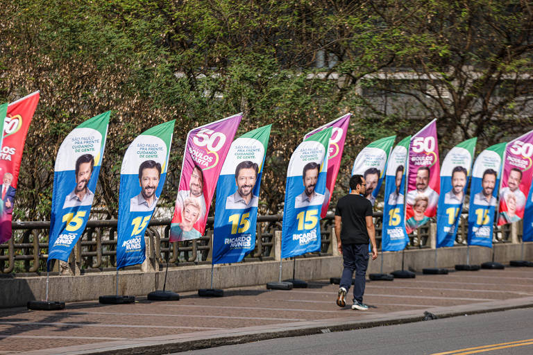 Windbanner substitui bandeira e domina campanha nas ruas da direta à esquerda