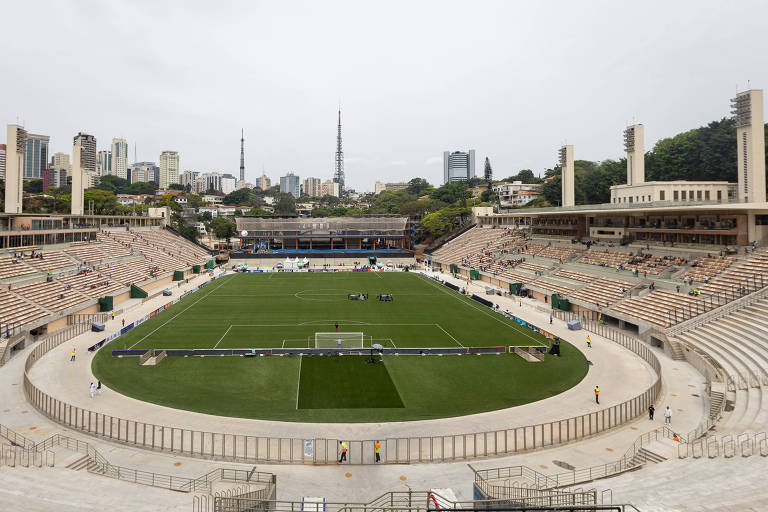 Estádio do Pacaembu durante jogo-teste 