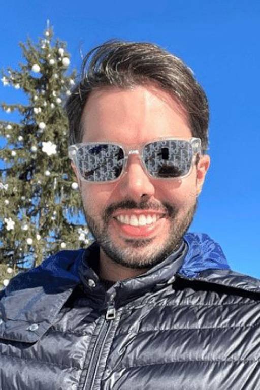 A Polícia Civil também fez busca e apreensão na casa de Darwin Henrique da Silva Filho, CEO da Esportes da Sorte. Ele se apresentou no dia seguinte e foi preso. Ele também teve a prisão revogada nesta segunda (23)