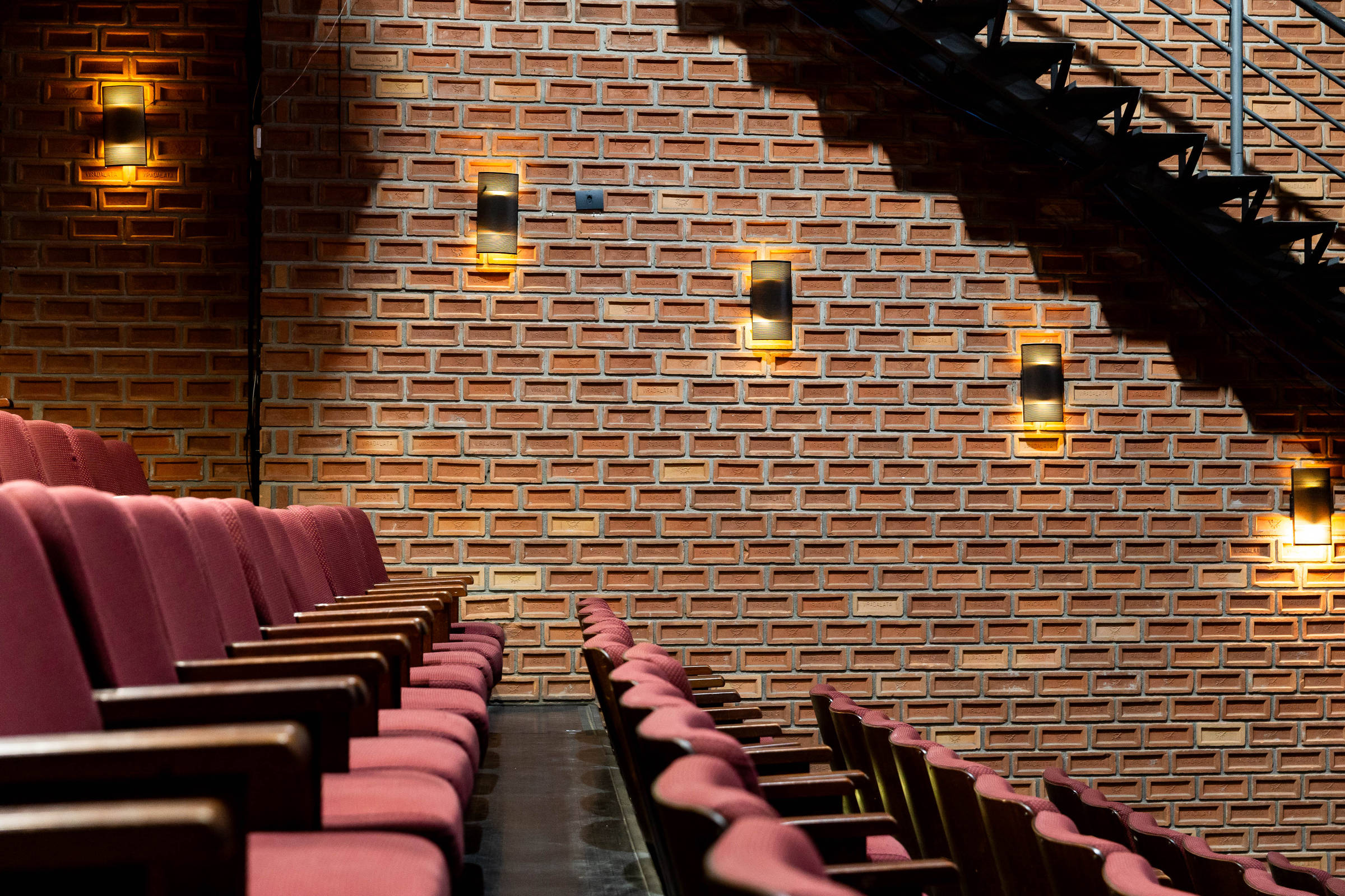 Melhor em teatro infantil, Viradalata se faz valer do repertório da própria companhia