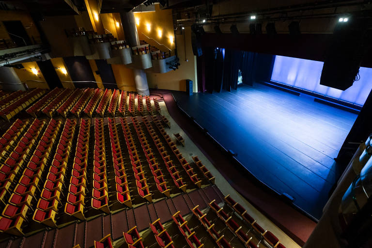 Imagem da parte interna do Teatro Paulo Autran, no Sesc Pinheiros, região oeste da cidade