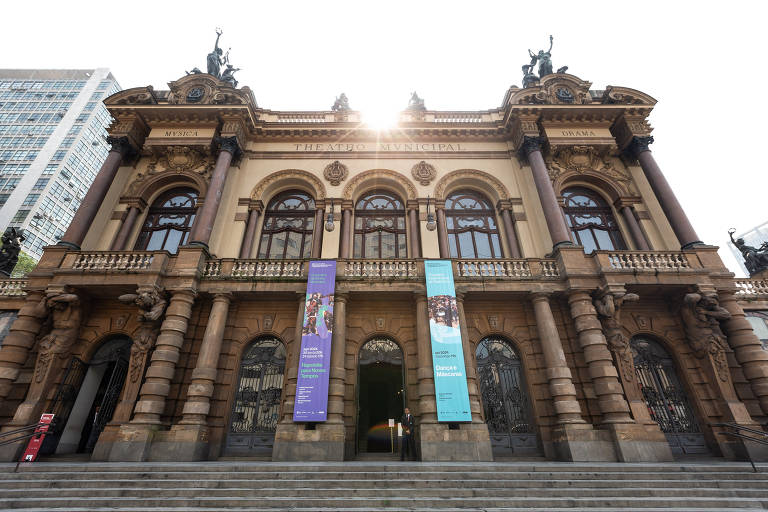 Conheça o Theatro Municipal, no centro de São Paulo