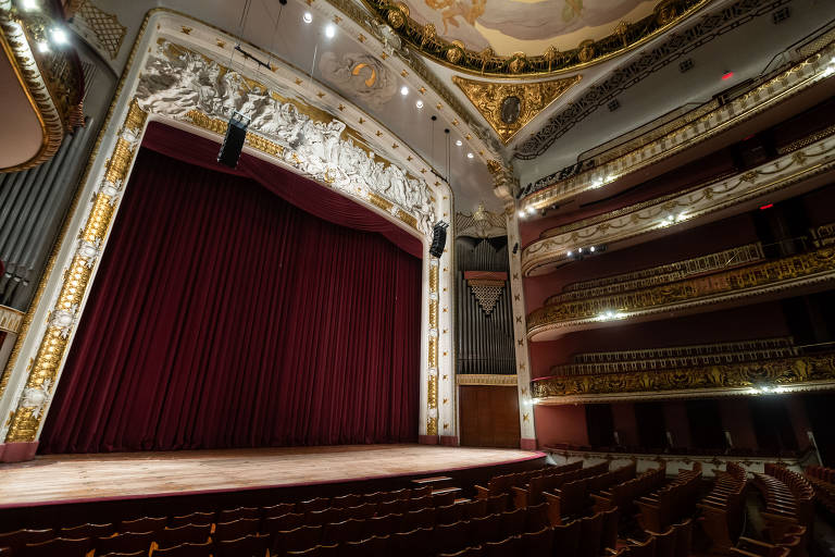 Imagem da parte interna do Theatro Municipal, no centro de São Paulo