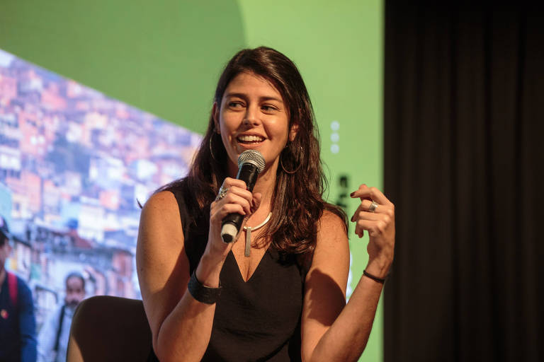 Mariana Almeida, diretora executiva da Fundação Tide Setubal, esteve presente na segunda mesa do seminário sobre Periferias nas eleições municipais