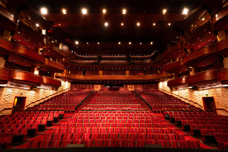 Imagem da parte interna do Teatro Bradesco, situado no bairro da Pompéia