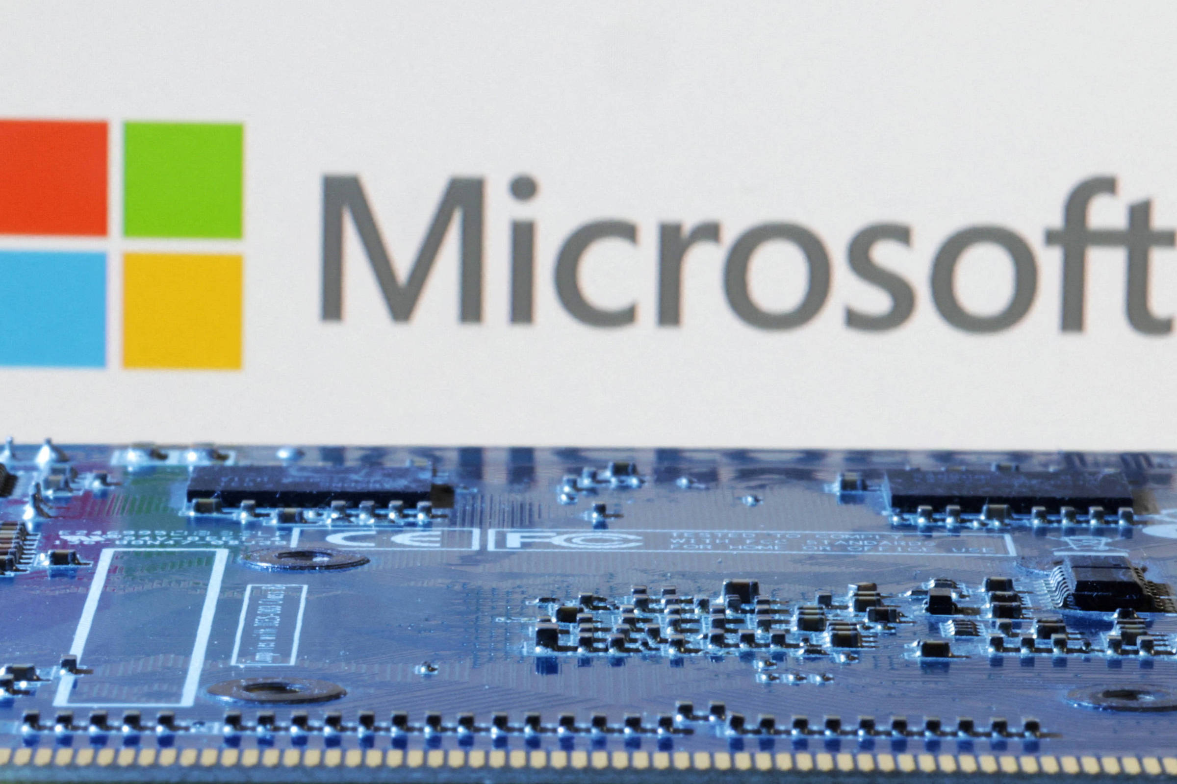 Microsoft anuncia investimento de R$ 14,7 bi em chips para data centers no Brasil