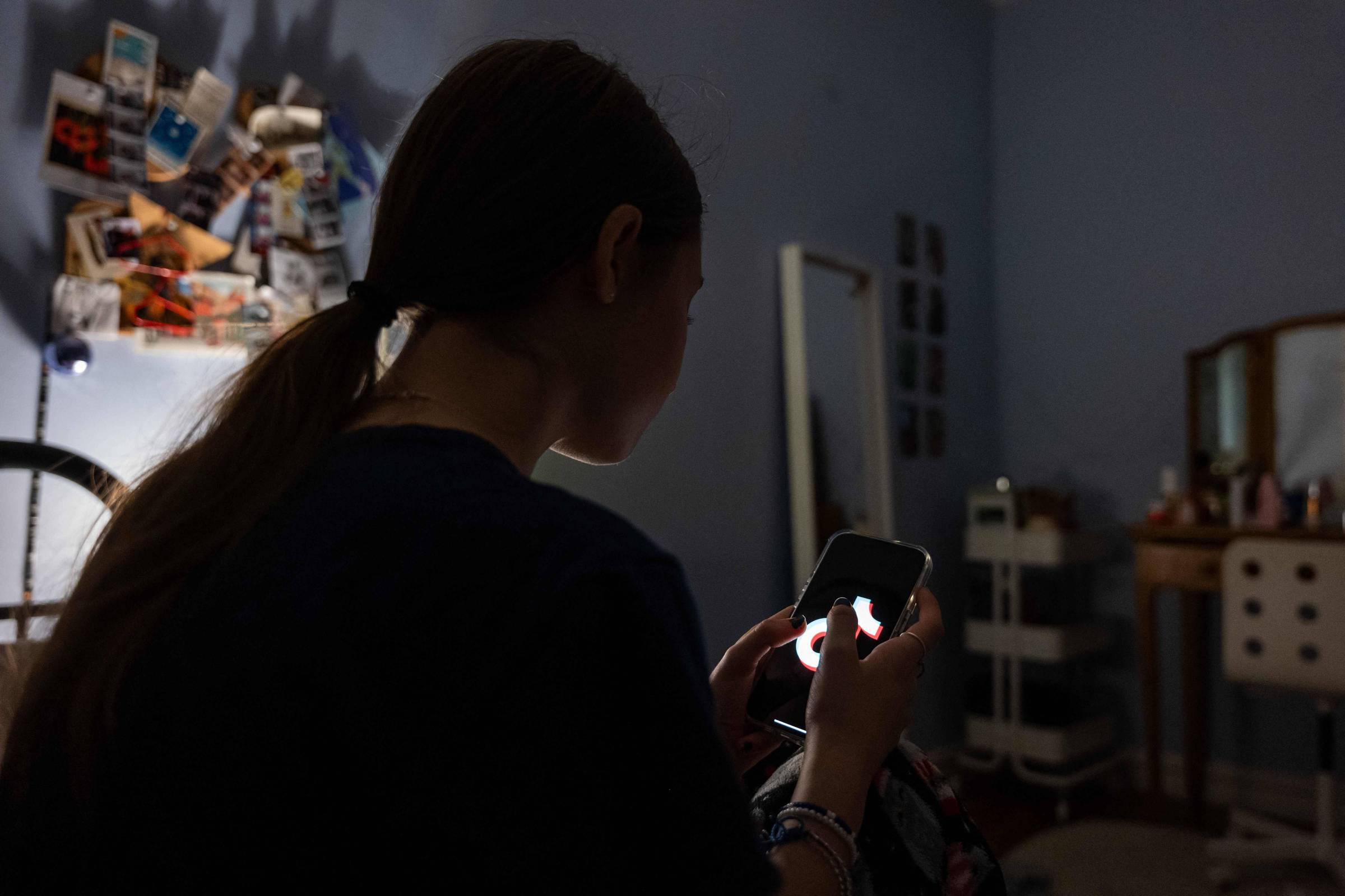 Como pais podem lidar com adolescentes 'sexting' com inteligência artificial