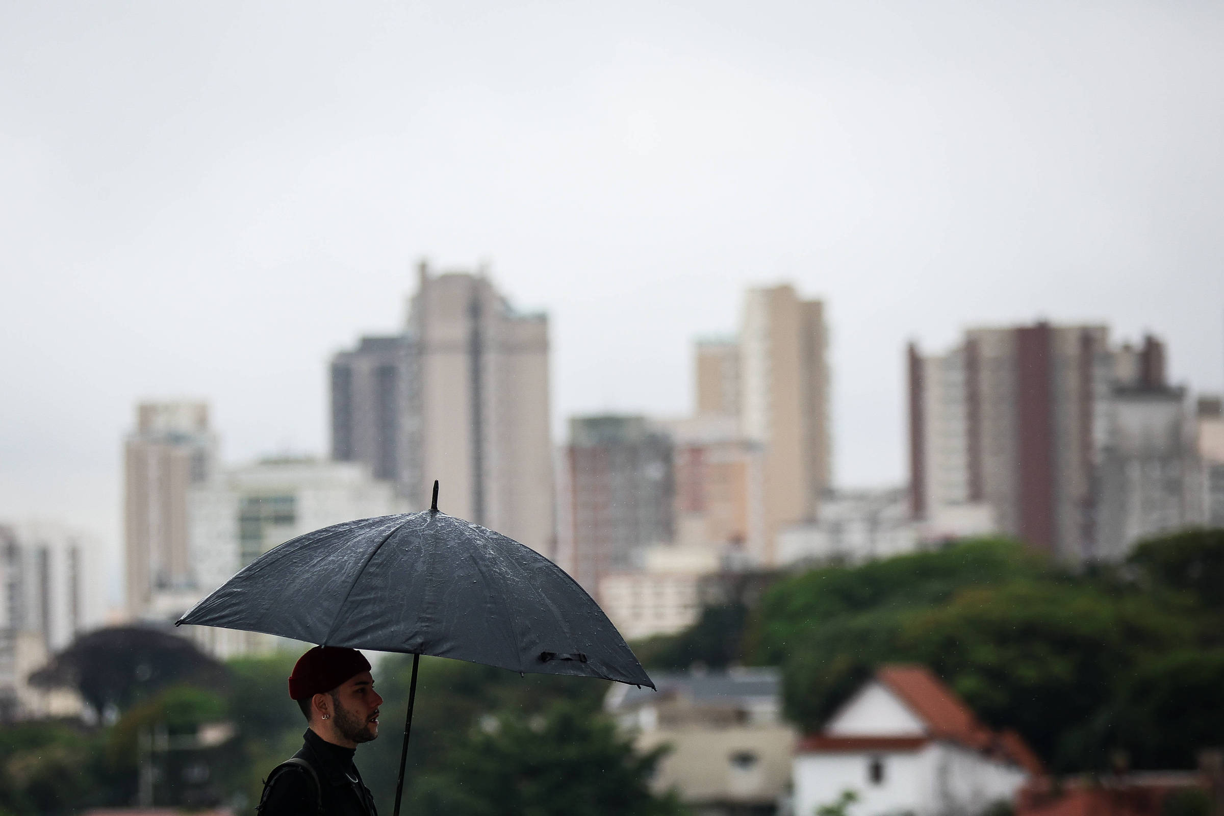 Corredor de umidade enfraquece, mas SP ainda deve ter pancadas de chuva nesta terça (4)