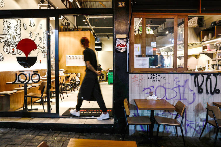 Entrada do Jojo Ramen, especializado no prato japonês, na rua Jesuíno Pascoal