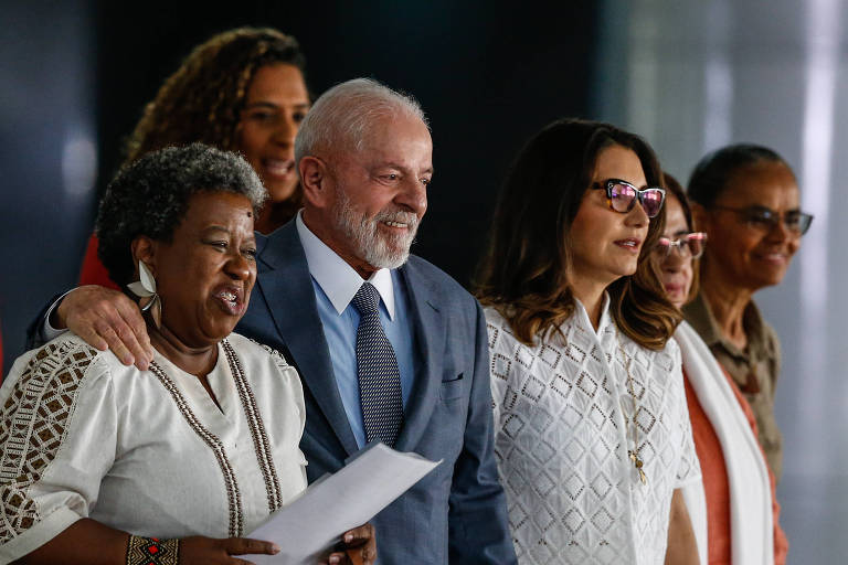 Cenas de Brasília: Macaé Evaristo toma posse acompanhada de ministras do governo Lula