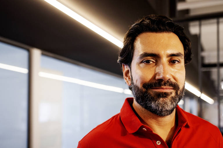 Retrato de Diego Barreto， CEO do iFood， no escritório da sua assessoria de imprensa， em Pinheiros， bairro de São Paulo