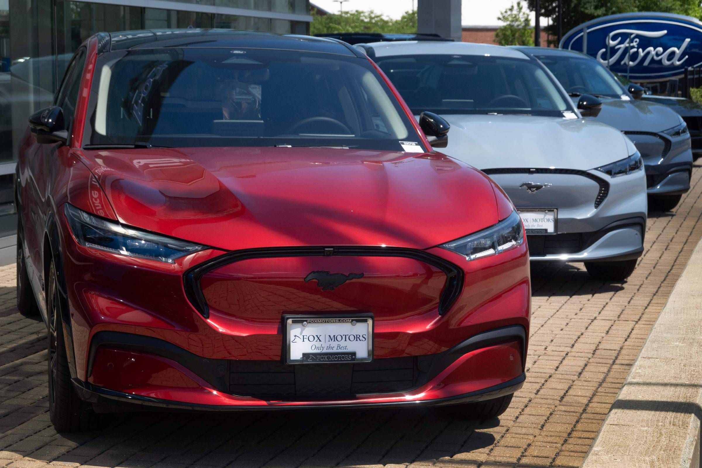 Ford oferecerá carregadores gratuitos nos EUA para quem comprar veículos elétricos neste ano