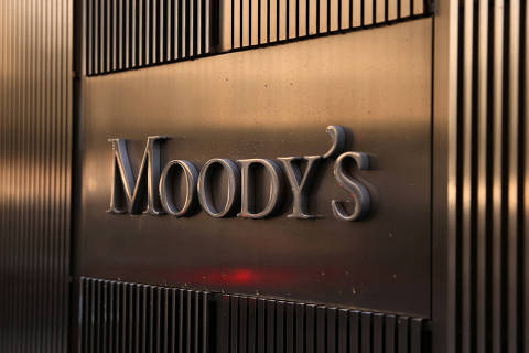 Moody's rebaixa perspectiva de nota de crédito do Brasil para estável diante de deterioração fiscal