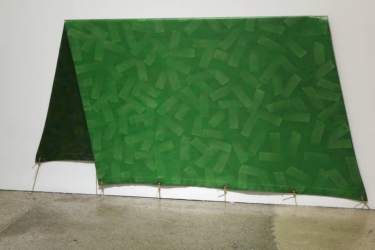Exposição 'Uma e Algumas Cadeiras / Camuflagens'