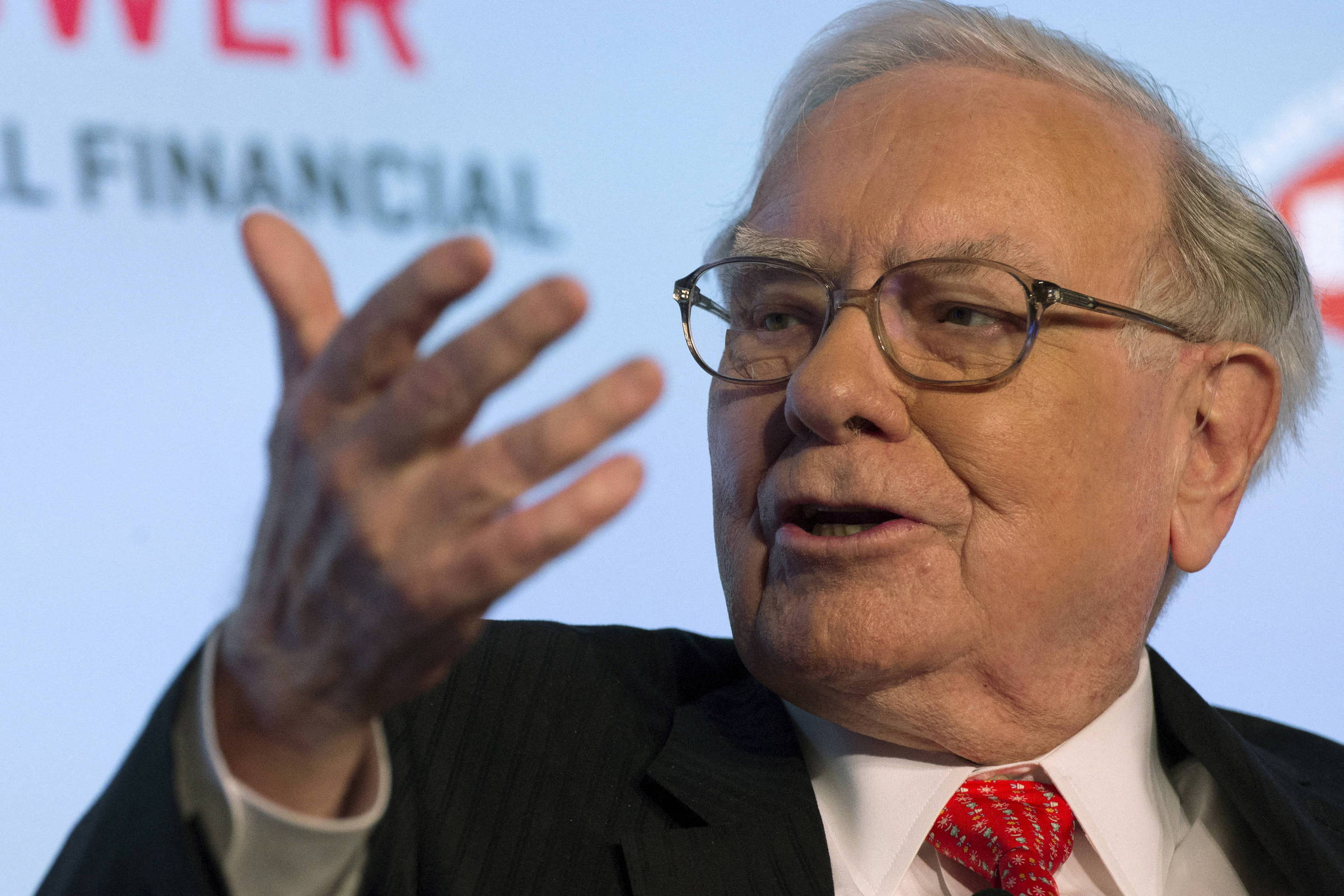 Berkshire Hathaway: Buffett vende bilhões em ações de bancos em 2024