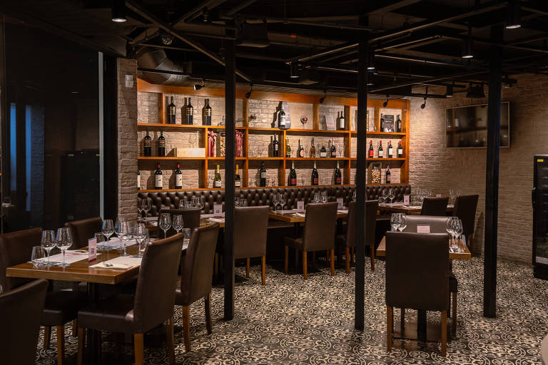 Restaurante dentro da loja de vinhos Grand Cru, no shopping Morumbi