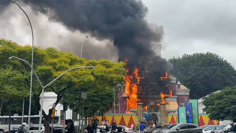 Fogo atinge estrutura no solar Fábio Prado, antigo lar do Museu da Casa Brasileira